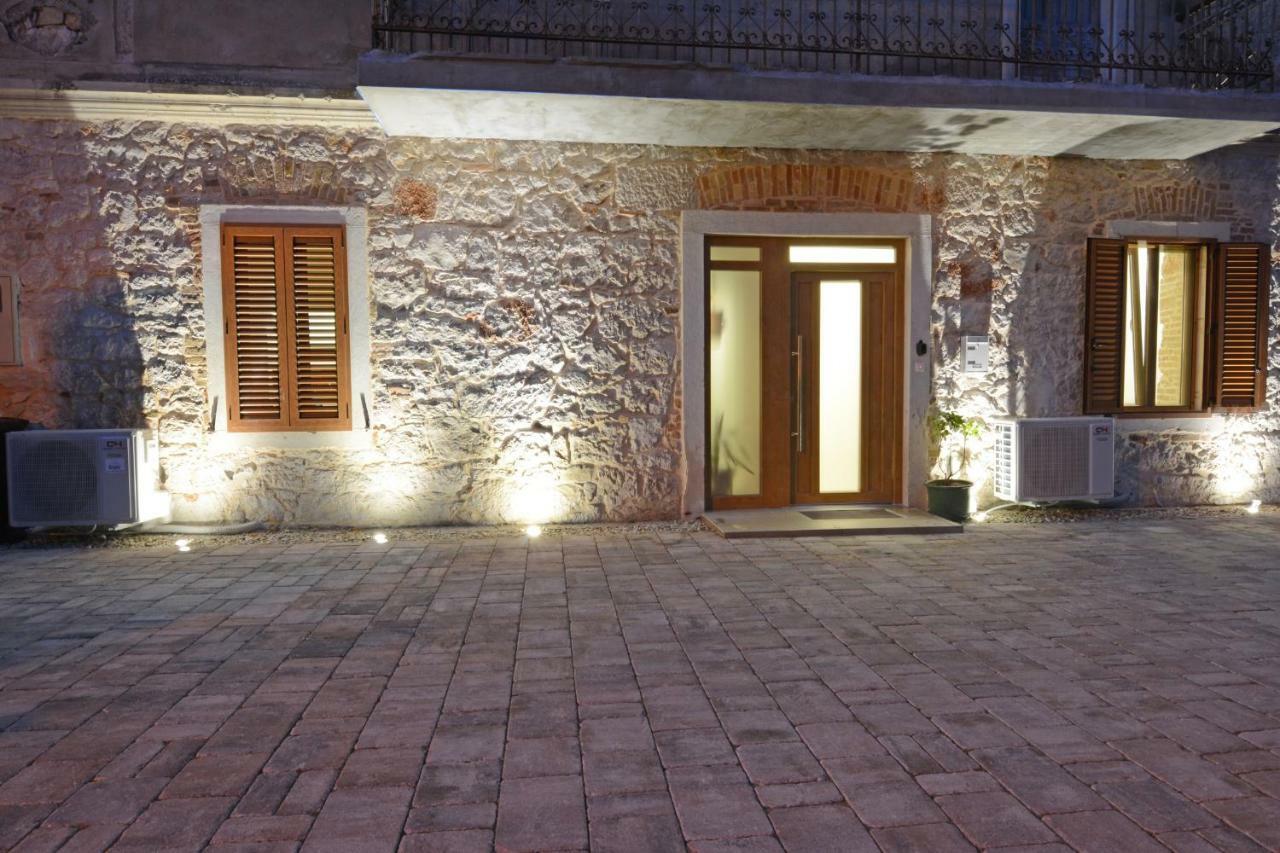 שיבניק Xy Suites - Design Apartments מראה חיצוני תמונה